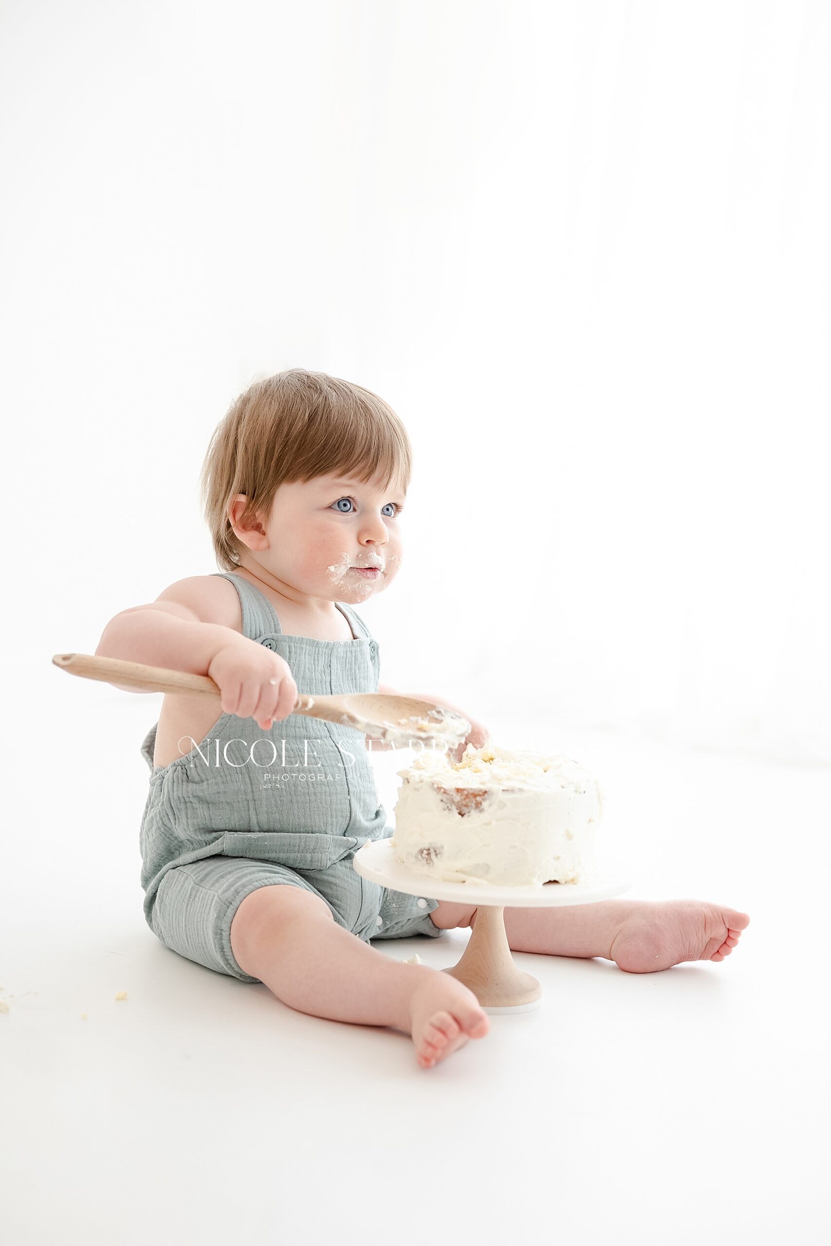 one year old boy during cake smash session