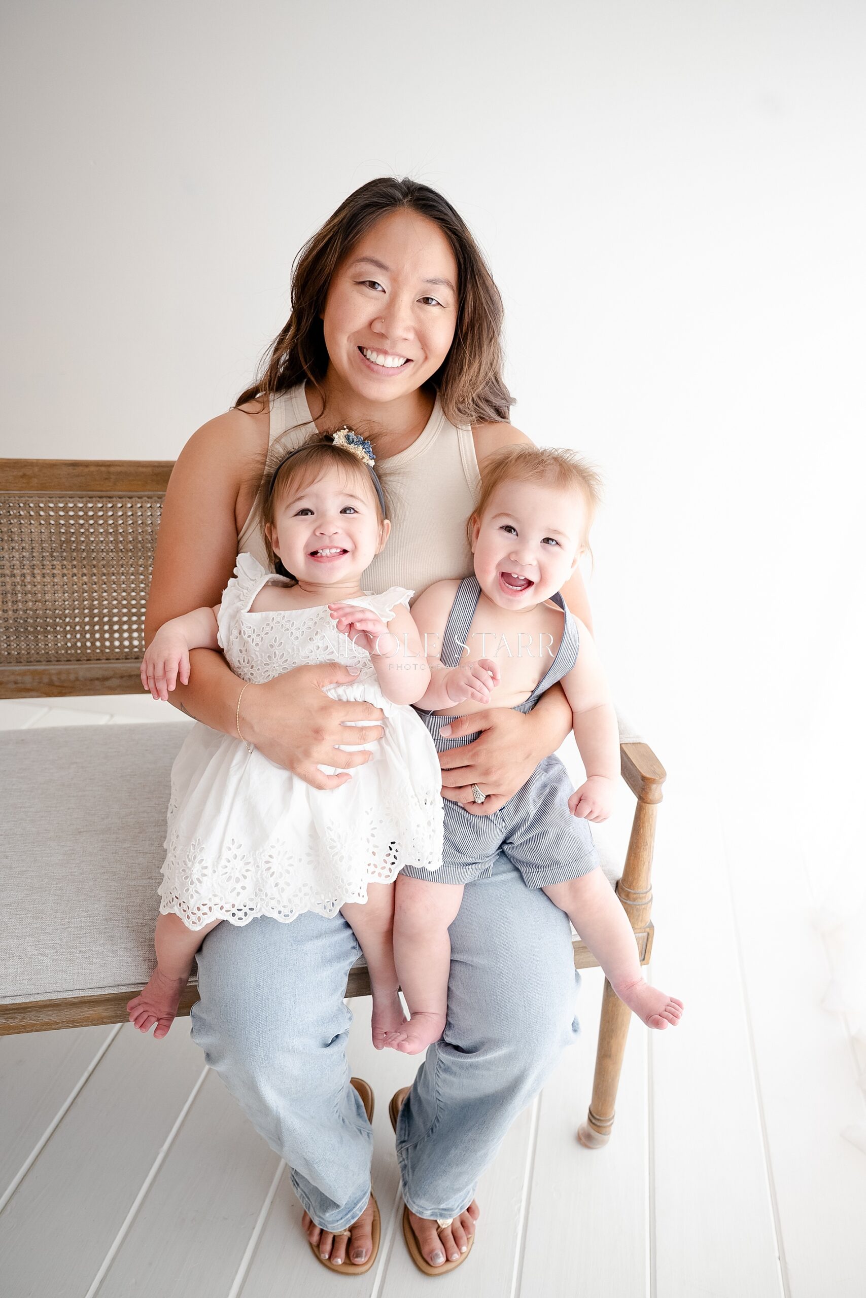 mom with twins during one year milestone session