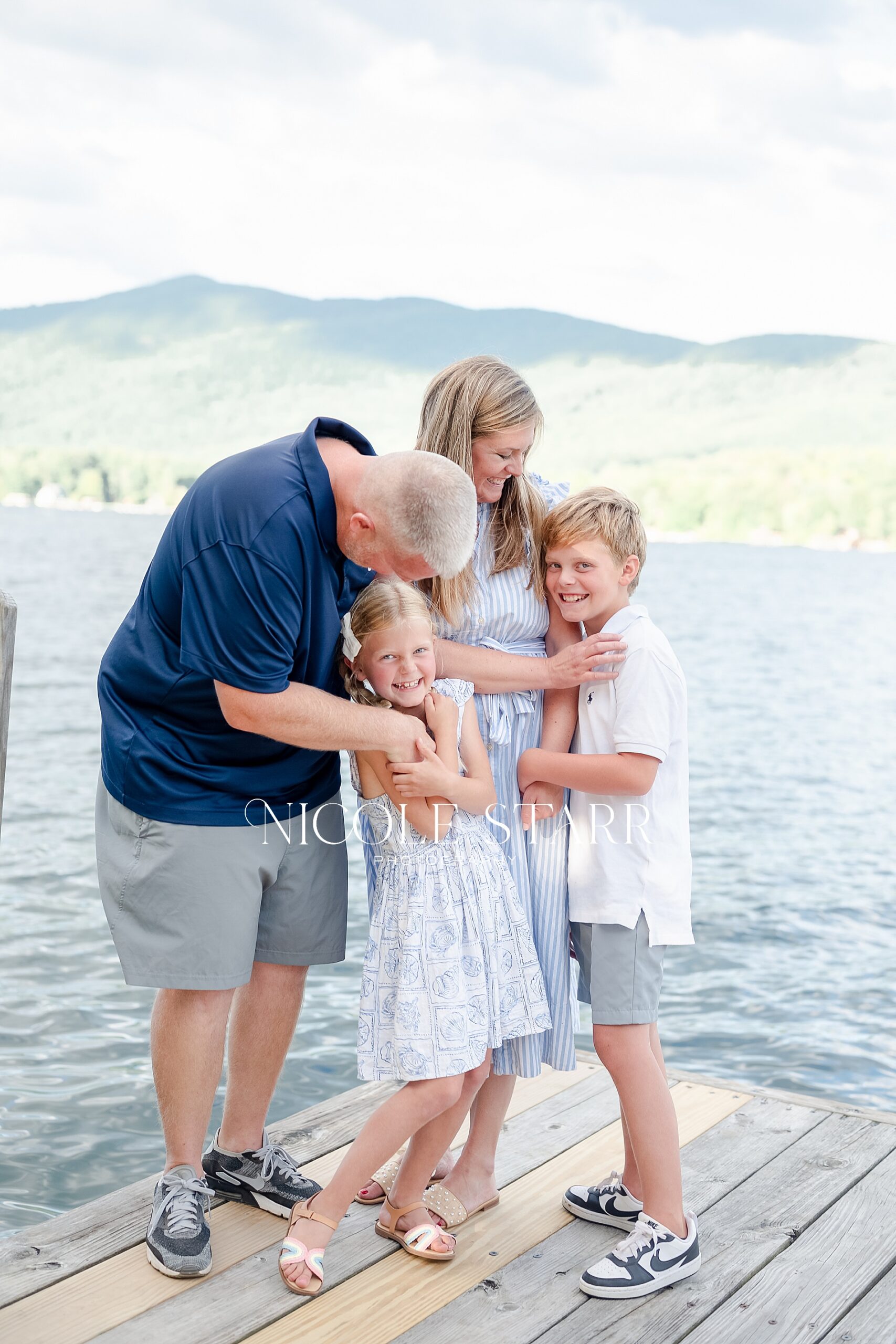 sweet family photos by the water